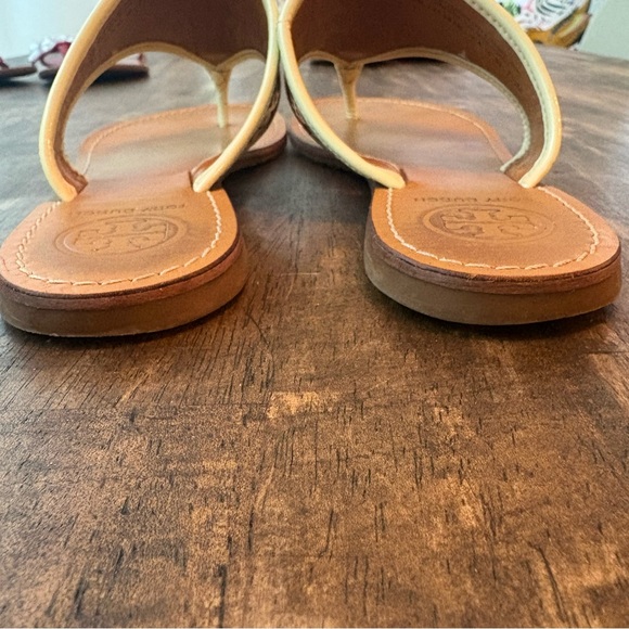 TORY BURCH Cream Yellow Flip Flops Thongs Sandals! Very good condition! 7 1/2 - Picture 5 of 9